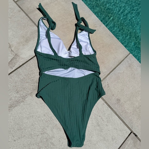 Brand New! ✅ Shade & Shore Green Ribbed One Piece Swimsuit V-Neck - Picture 2 of 7
